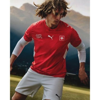 Schweiz Hjemmebanetrøje VM 2026 - PUMA, størrelse Medium